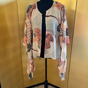 Beautiful Shrug. Lightweight floral pattern. Rue 21 l medium.